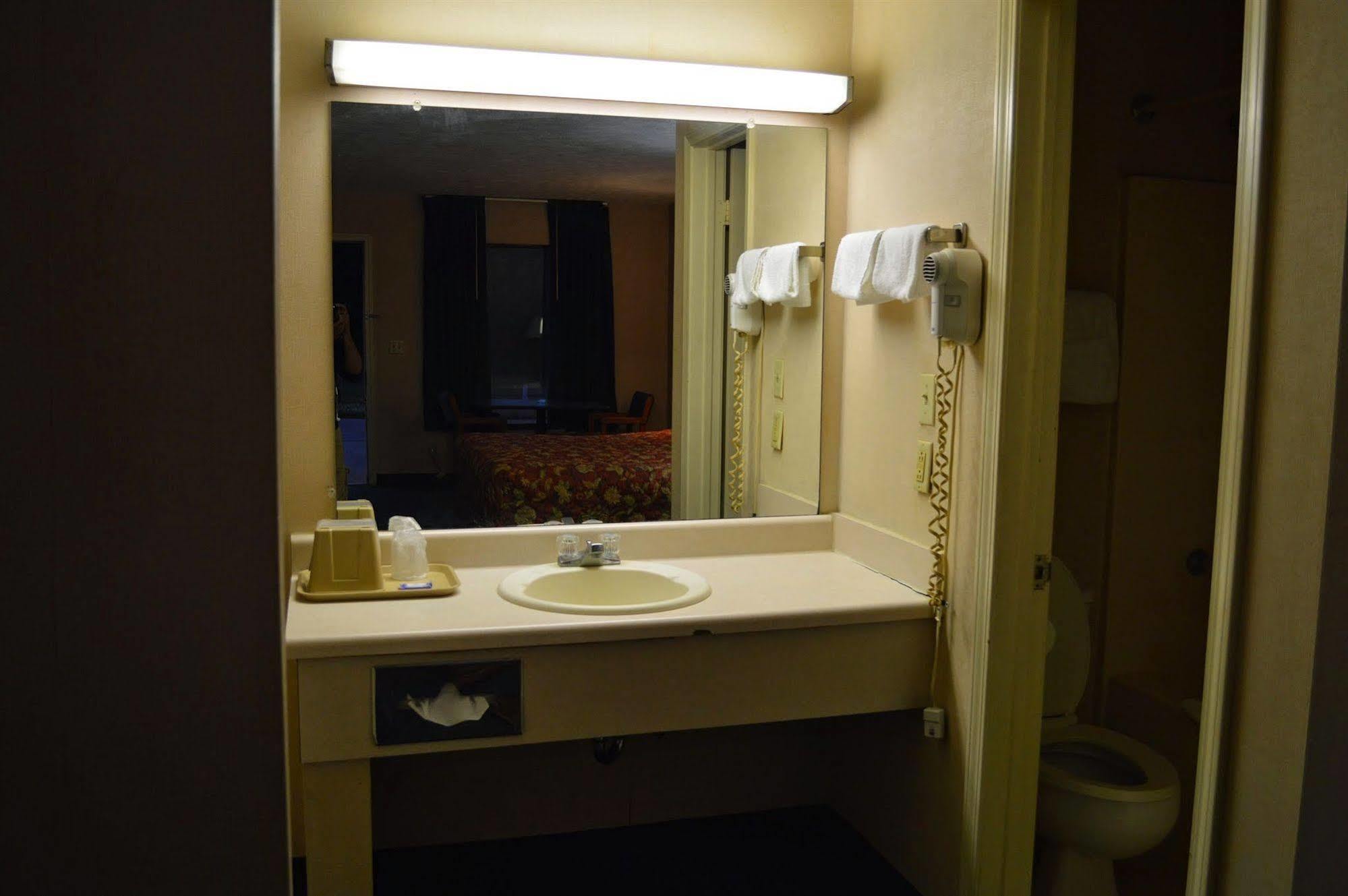 Economy Inn Carthage Zewnętrze zdjęcie